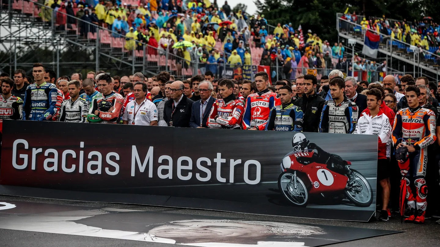 Minuto de silencio en Brno Minuto de silencio en Brno