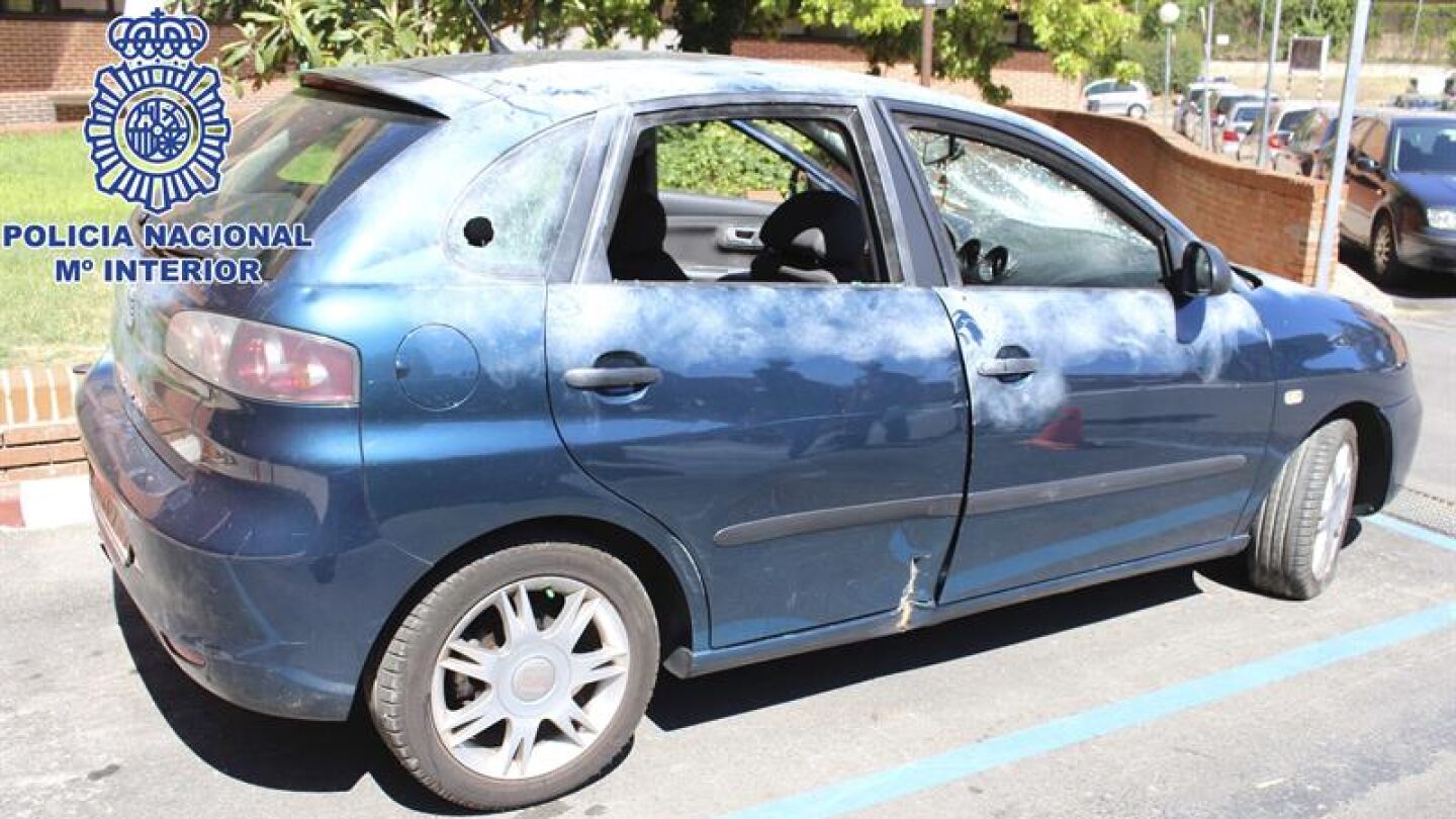 Estado del coche en el que fue detenido el alunicero m&aacute;s buscado de Madrid