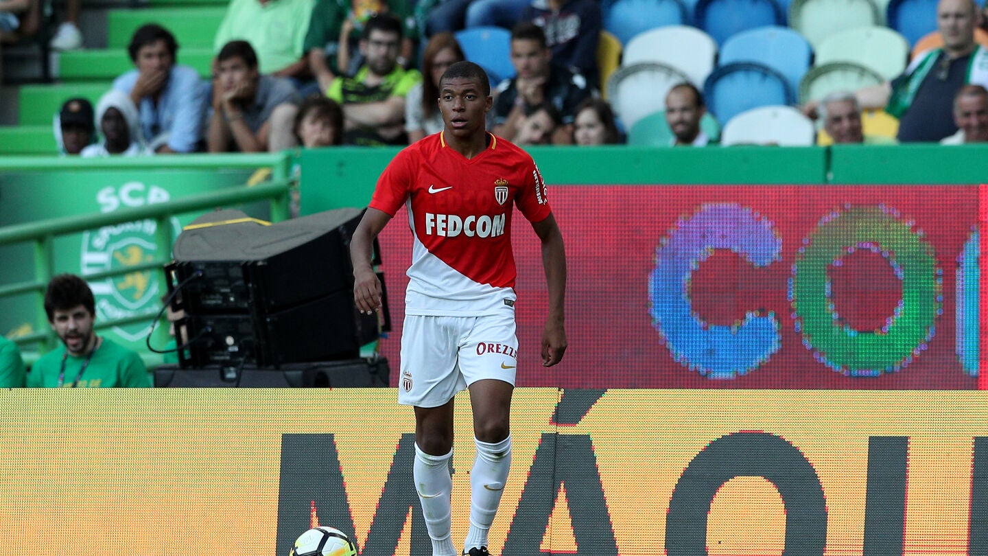 Mbapp&eacute; durante un partido con el M&oacute;naco