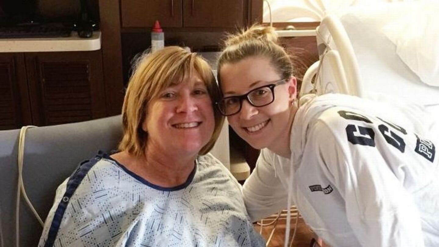 Kelley junto a su madre Tracey
