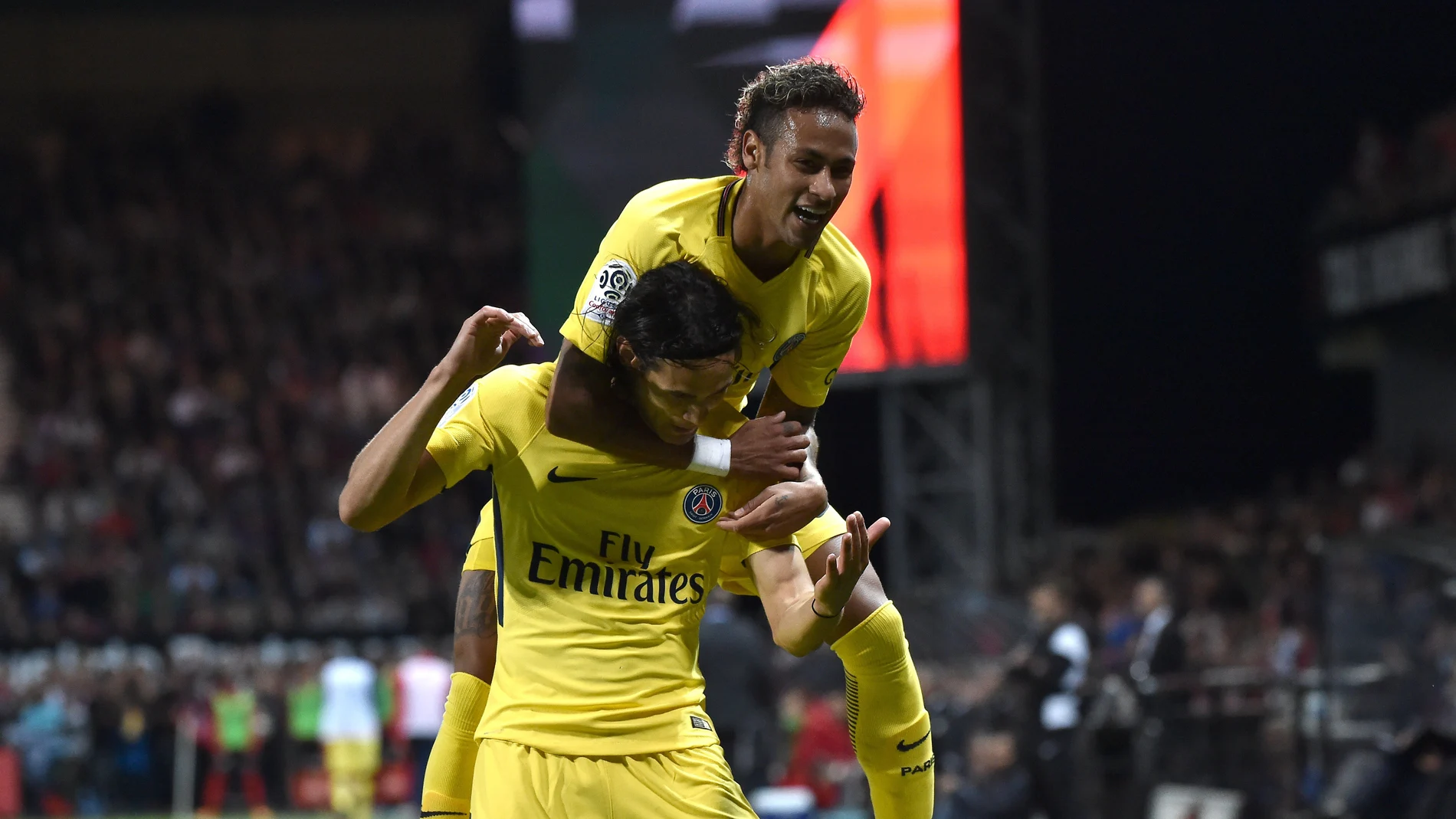 Neymar celebrando su primer gol en el PSG