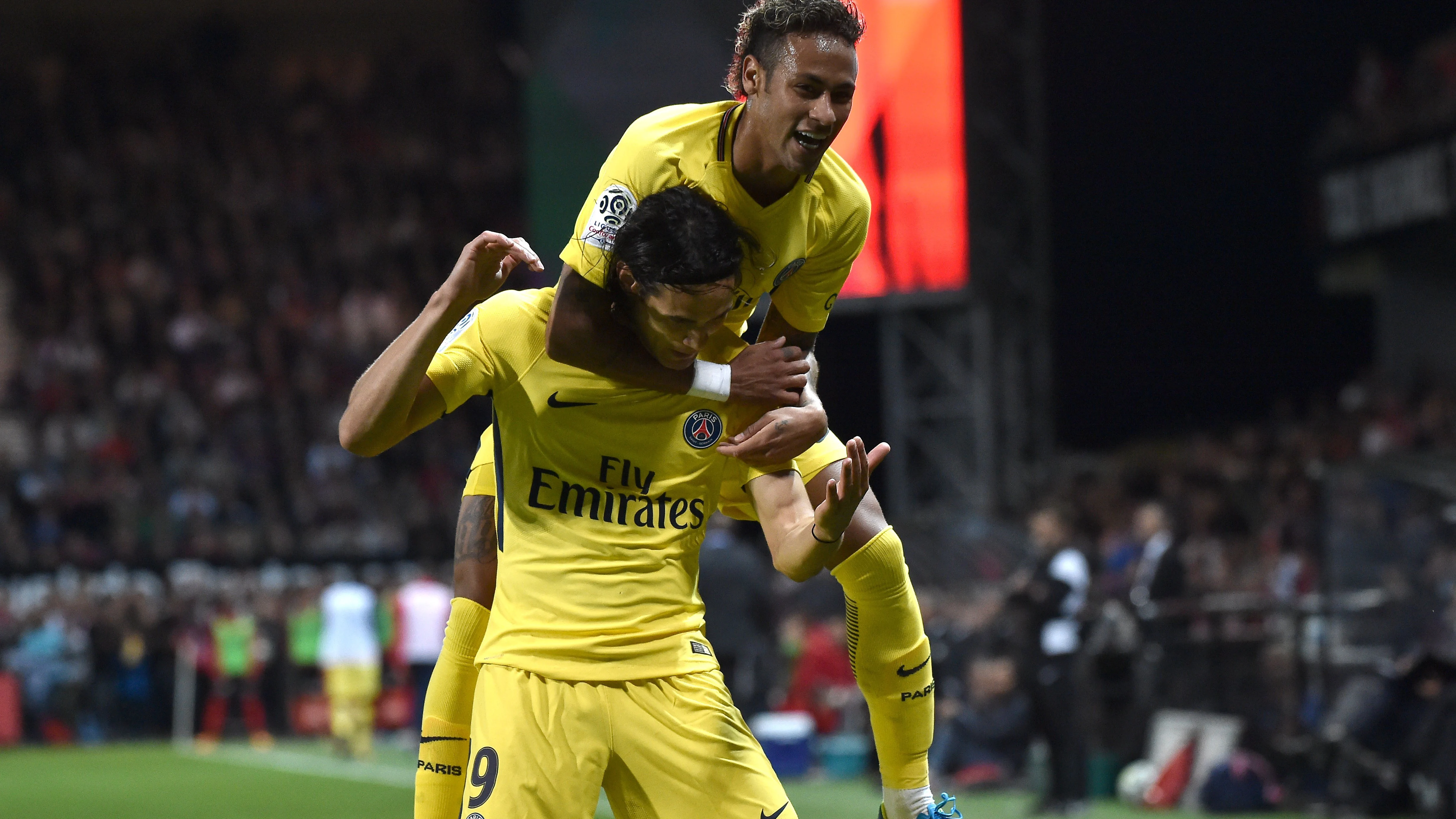 Neymar celebrando su primer gol en el PSG