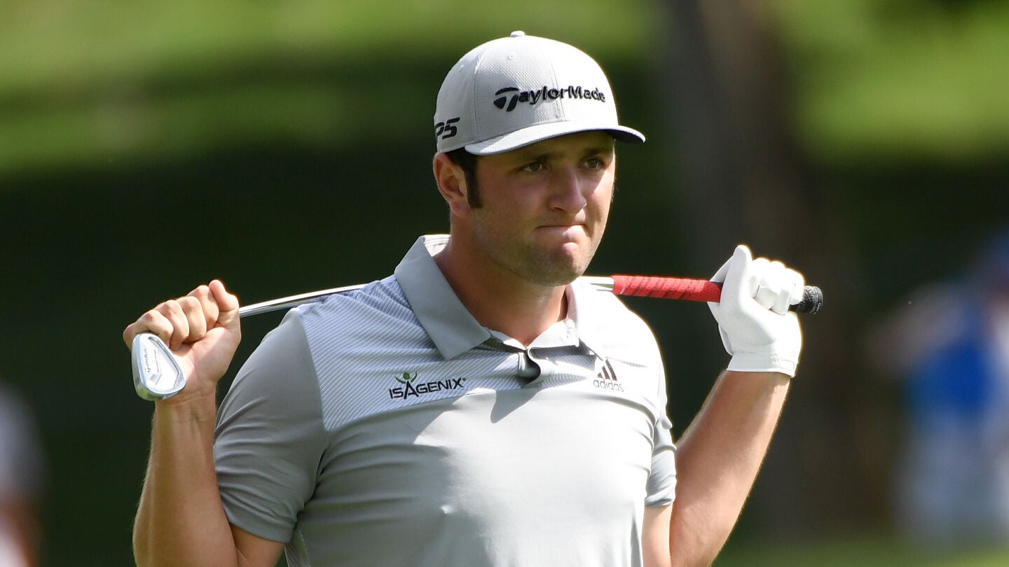 Jon Rahm se lamenta tras un golpe en el hoyo 18