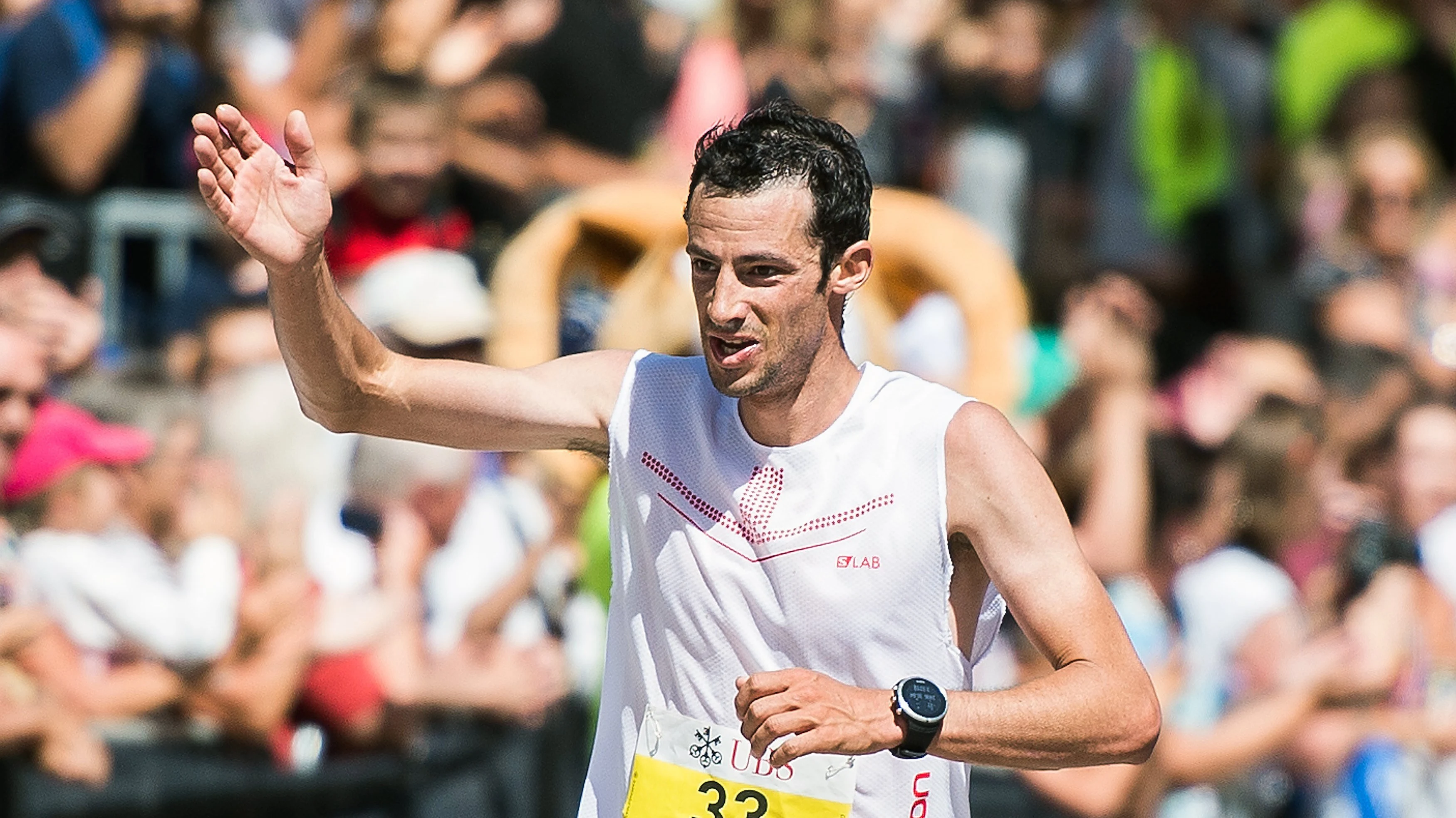 Kilian Jornet celebra su victoria en la Sierre Zinal