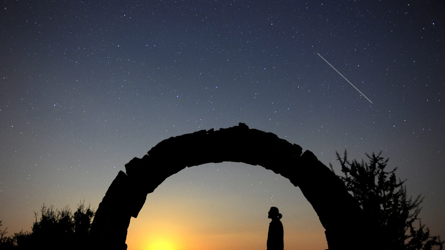 Las Perseidas desde la ciudad de Blandus en Usak, Turquía Las Perseidas desde la ciudad de Blandus en Usak, Turquía