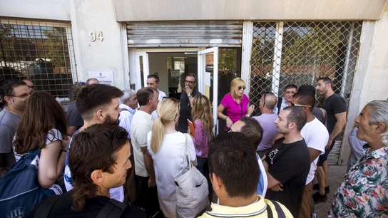 Los trabajadores de Eulen a las puertas de la asamblea Los trabajadores de Eulen a las puertas de la asamblea