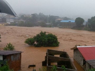 Las inundaciones de Sierra Leona están provocando la anegación de muchas carreteras Las inundaciones de Sierra Leona están provocando la anegación de muchas carreteras