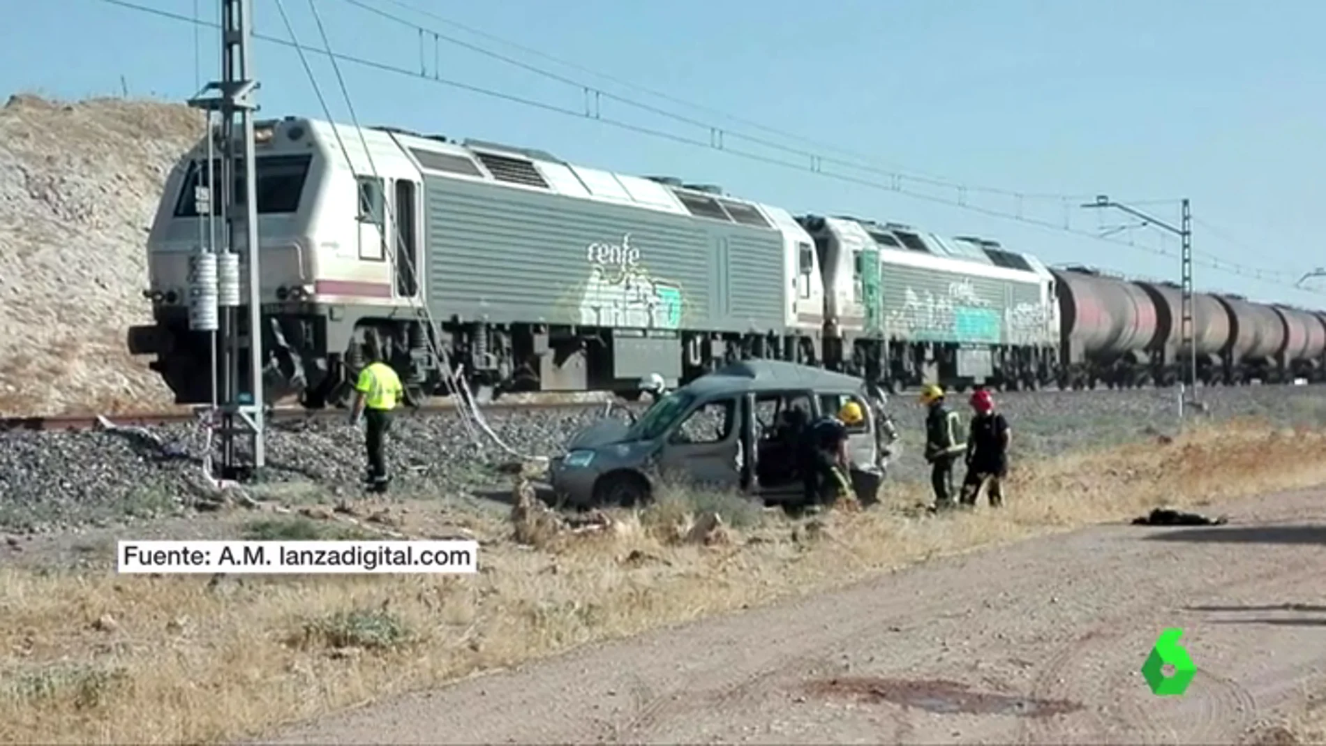 Dos muertos al ser arrollados por un tren en el coche en que viajaban
