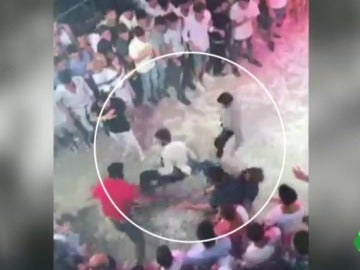 Condenan a prisión a uno de los detenidos por la brutal pelea en la que murió un joven turista italiano en Lloret de Mar Condenan a prisión a uno de los detenidos por la brutal pelea en la que murió un joven turista italiano en Lloret de Mar