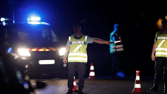 La gendarmería francesa custodia la zona alrededor del pueblo de Sept-Sorts (Francia) La gendarmería francesa custodia la zona alrededor del pueblo de Sept-Sorts (Francia)