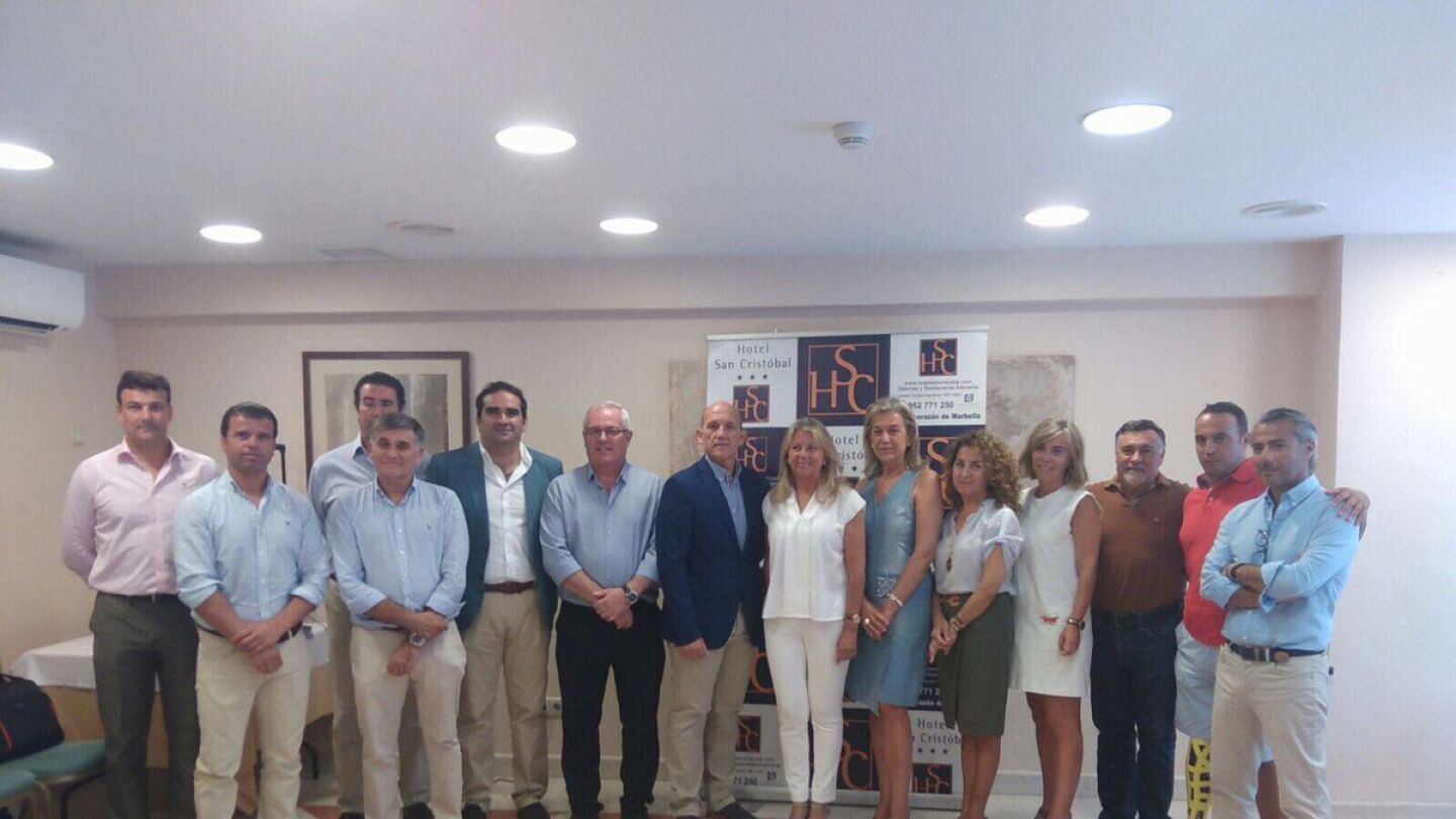 Miembros del PP y OSP tras el acuerdo de gobierno