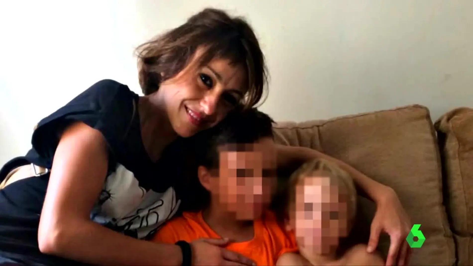 Juana Rivas posa junto a sus hijos por primera vez desde que huyó