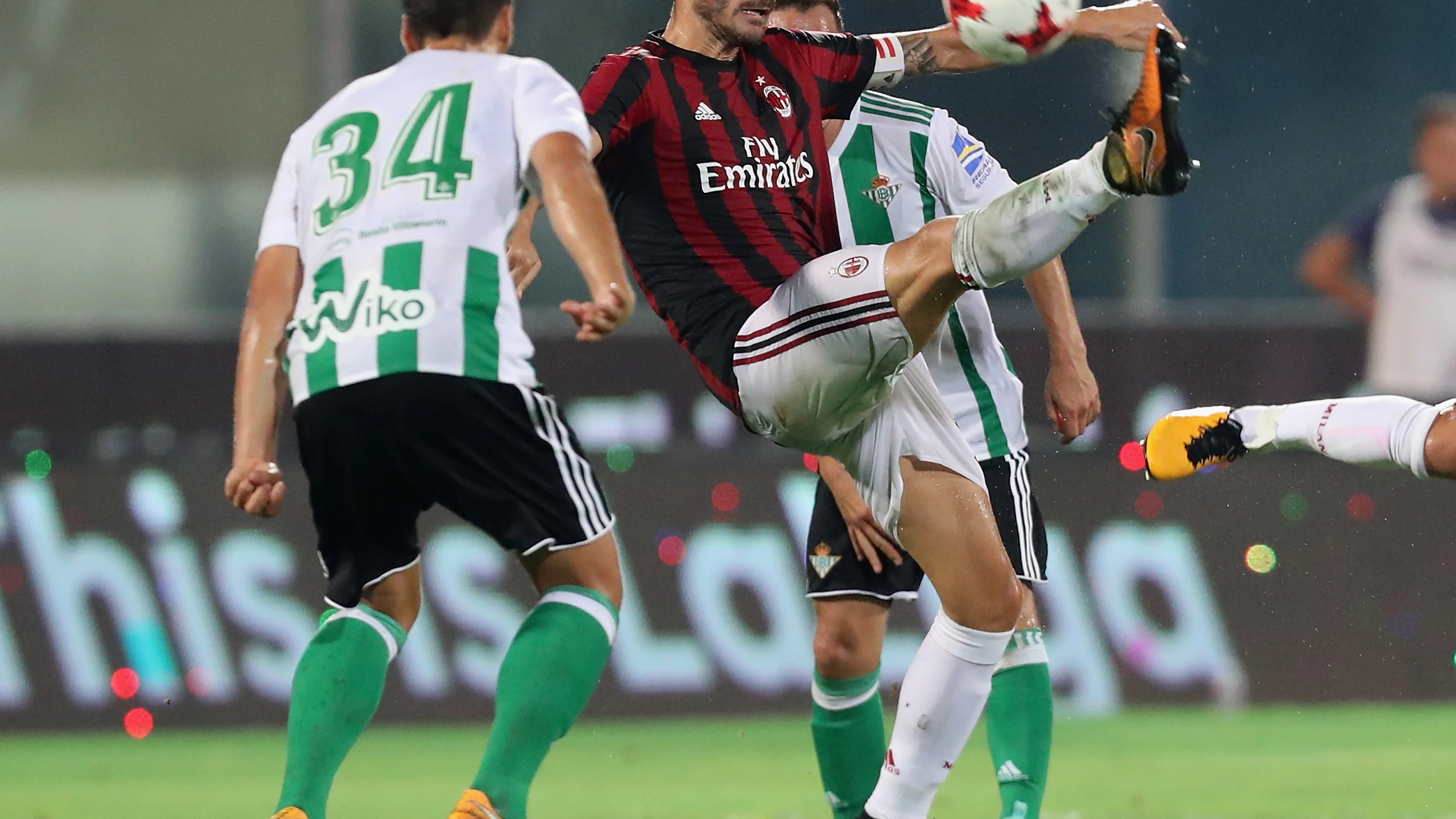 Bonucci, durante el partido del Milan contra el Betis