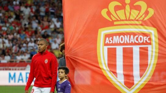 Mbapp&eacute;, antes de jugar un partido con el M&oacute;naco
