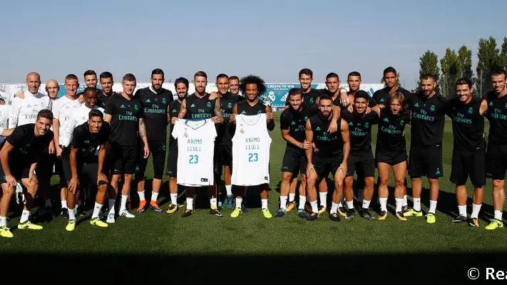 Los jugadores del Real Madrid, con camisetas en apoyo a Sergio Llull