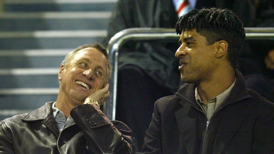 Rijkaard dialoga con Cruyff Rijkaard dialoga con Cruyff