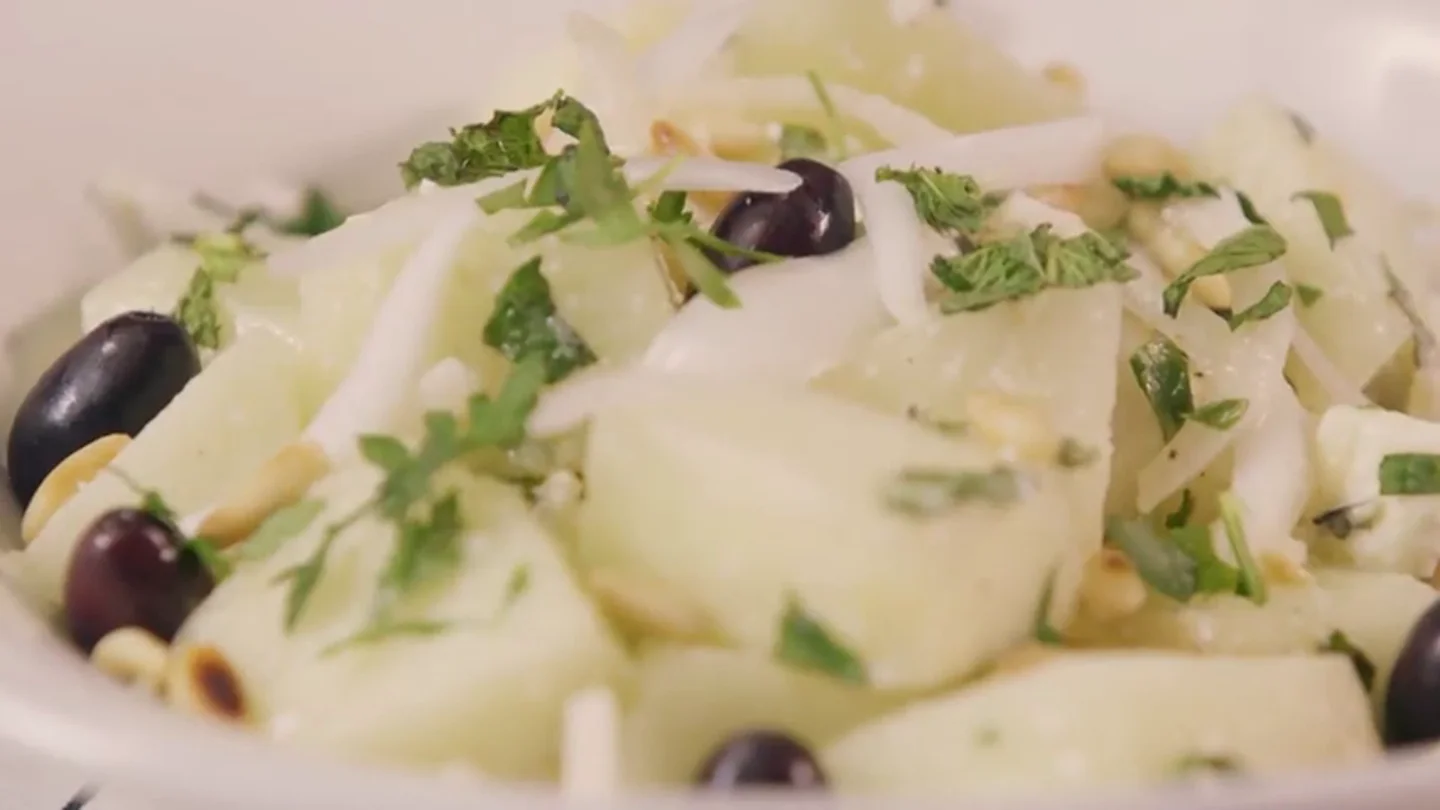 Ensalada de melón con piñones y queso feta Ensalada de melón con piñones y queso feta