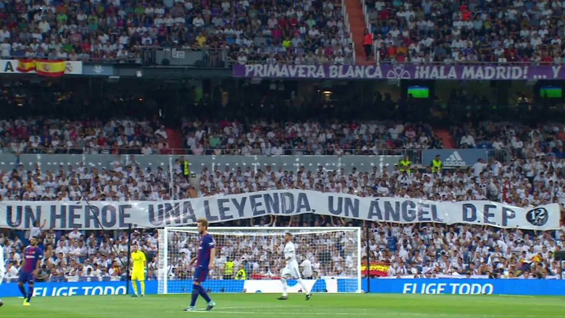 La pancarta del Bernabéu recordando a Ángel Nieto