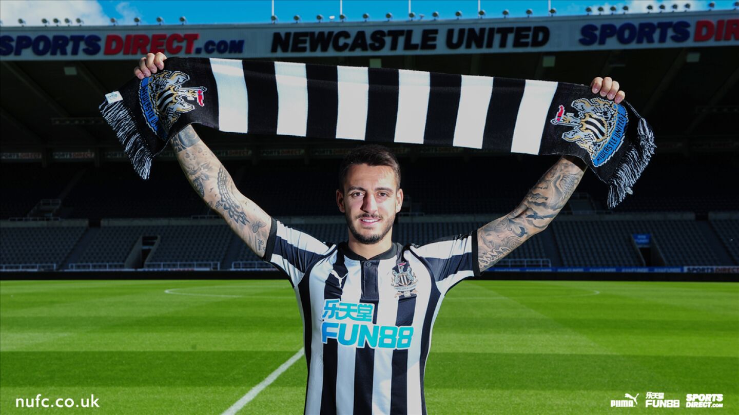 Joselu, nuevo jugador del Newcastle