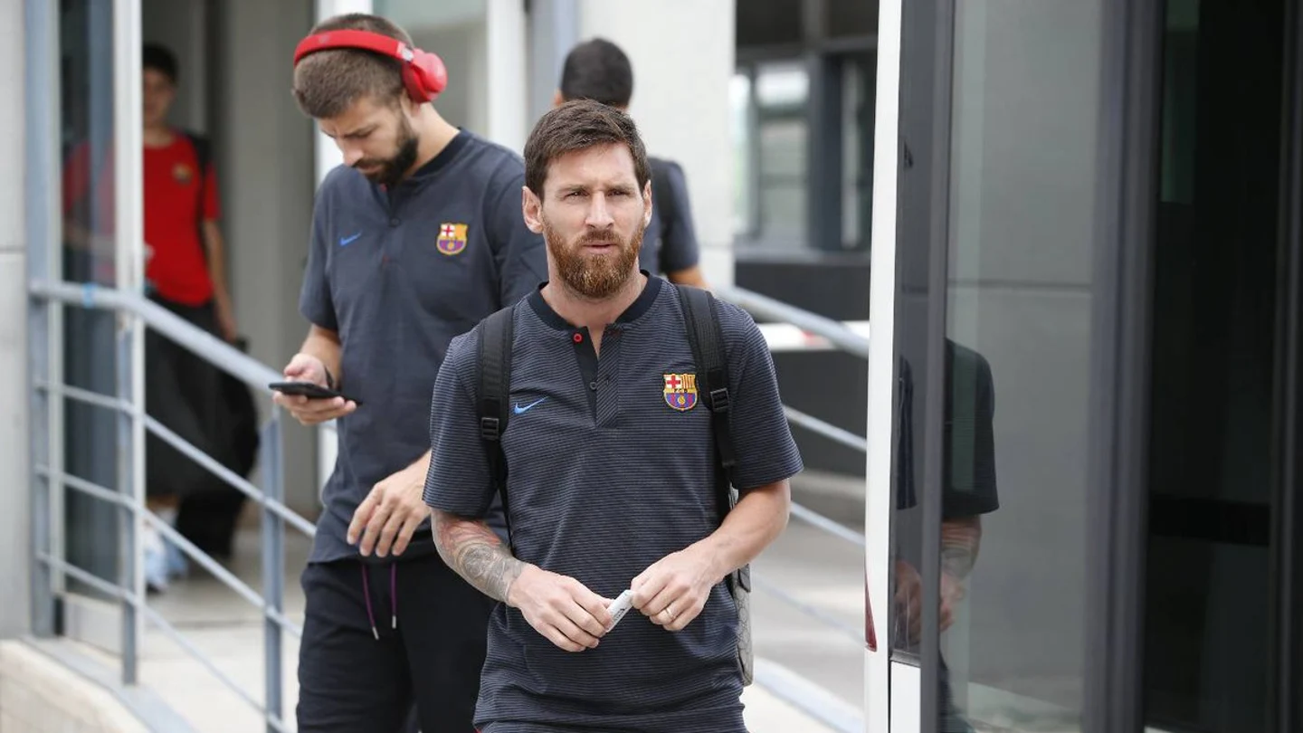 Piqué, detrás de Messi a su llegada a Madrid Piqué, detrás de Messi a su llegada a Madrid