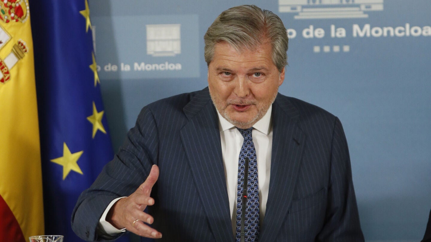 &Iacute;&ntilde;igo M&eacute;ndez de vigo ante los medios