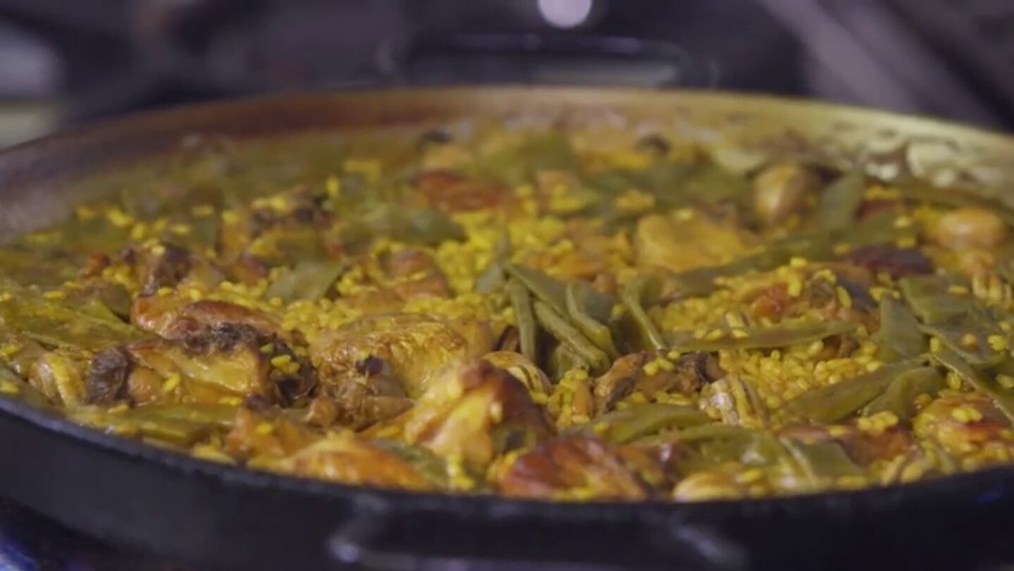 &iquest;D&oacute;nde se hace la mejor paella del mundo? &iquest;C&oacute;mo se le da la vuelta al arroz?; sal de dudas en El Comidista TV
