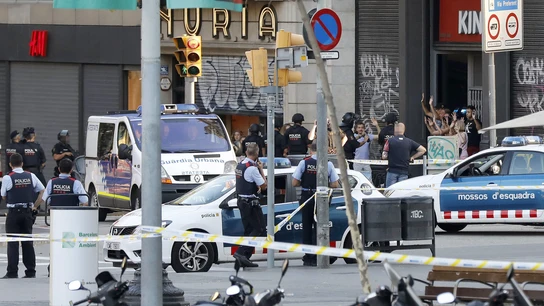 Mossos en las proximidades del atentado de Barcelona Mossos en las proximidades del atentado de Barcelona