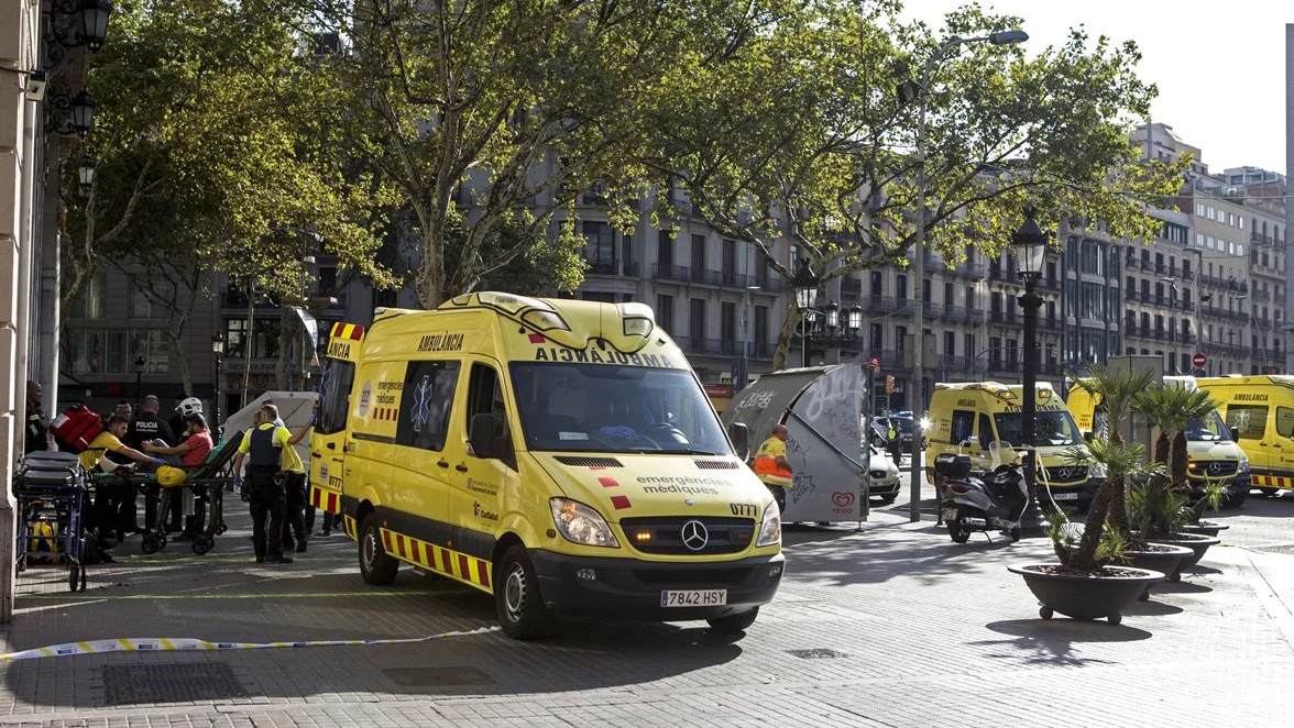 Ambulancias en las inmediaciones del atropello de Barcelona