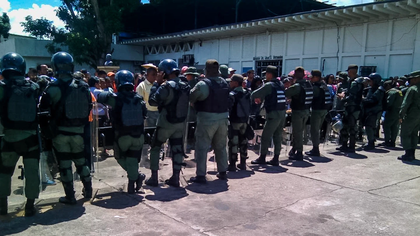 Funcionarios de la Guardia Nacional Bolivariana custodian las inmediaciones Funcionarios de la Guardia Nacional Bolivariana custodian las inmediaciones
