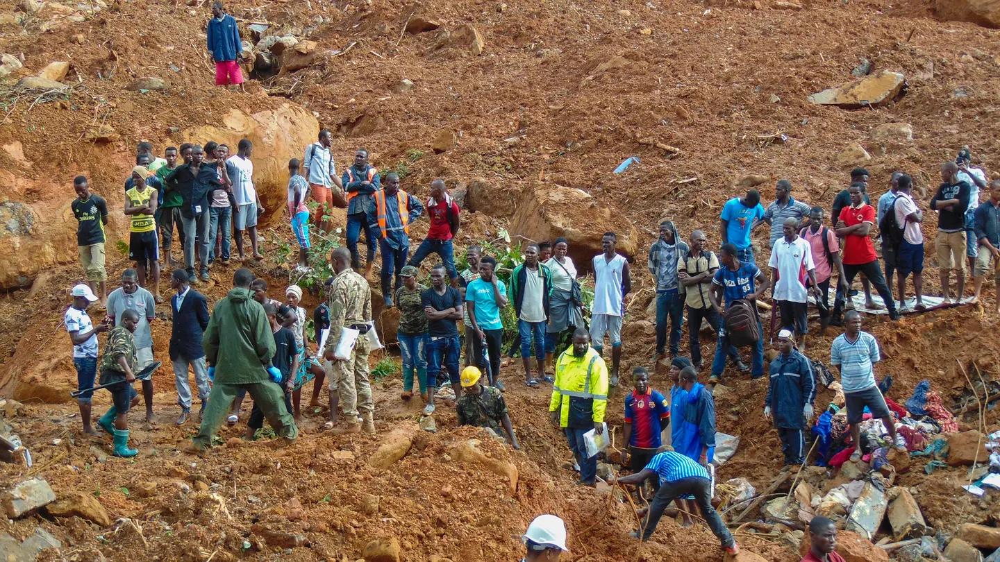 Deslizamiento de tierra deja cientos de personas muertas en Sierra Leona Deslizamiento de tierra deja cientos de personas muertas en Sierra Leona