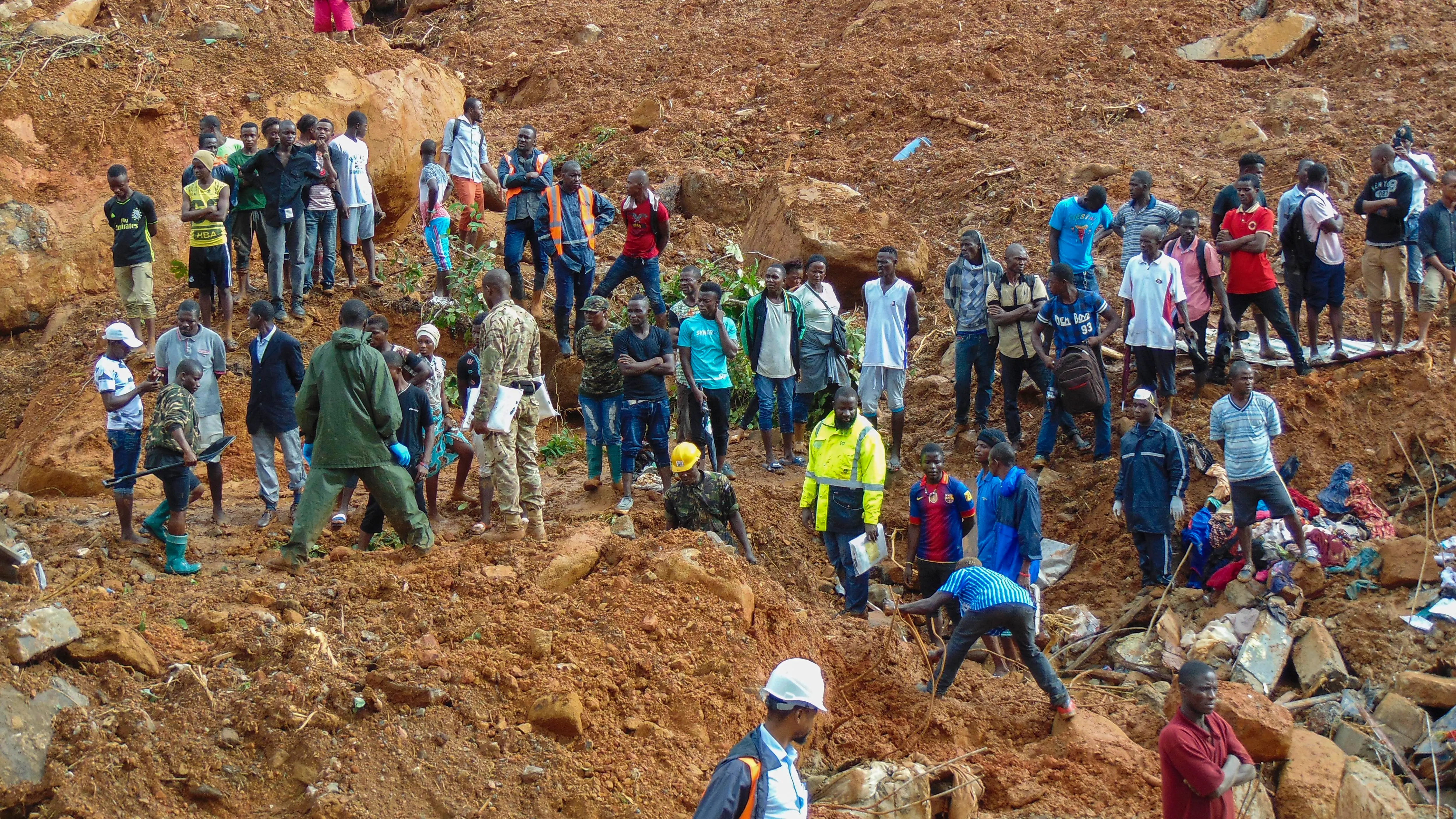 Deslizamiento de tierra deja cientos de personas muertas en Sierra Leona