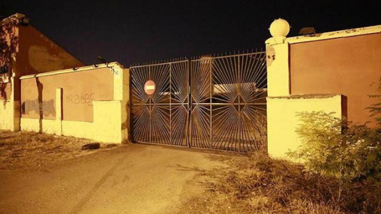 El joven, de 21 a&ntilde;os, salt&oacute; la verja de la piscina municipal de Gardeny