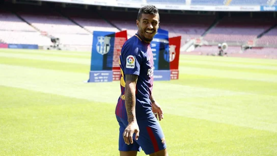 Paulinho, en su presentación con el Barcelona Paulinho, en su presentación con el Barcelona
