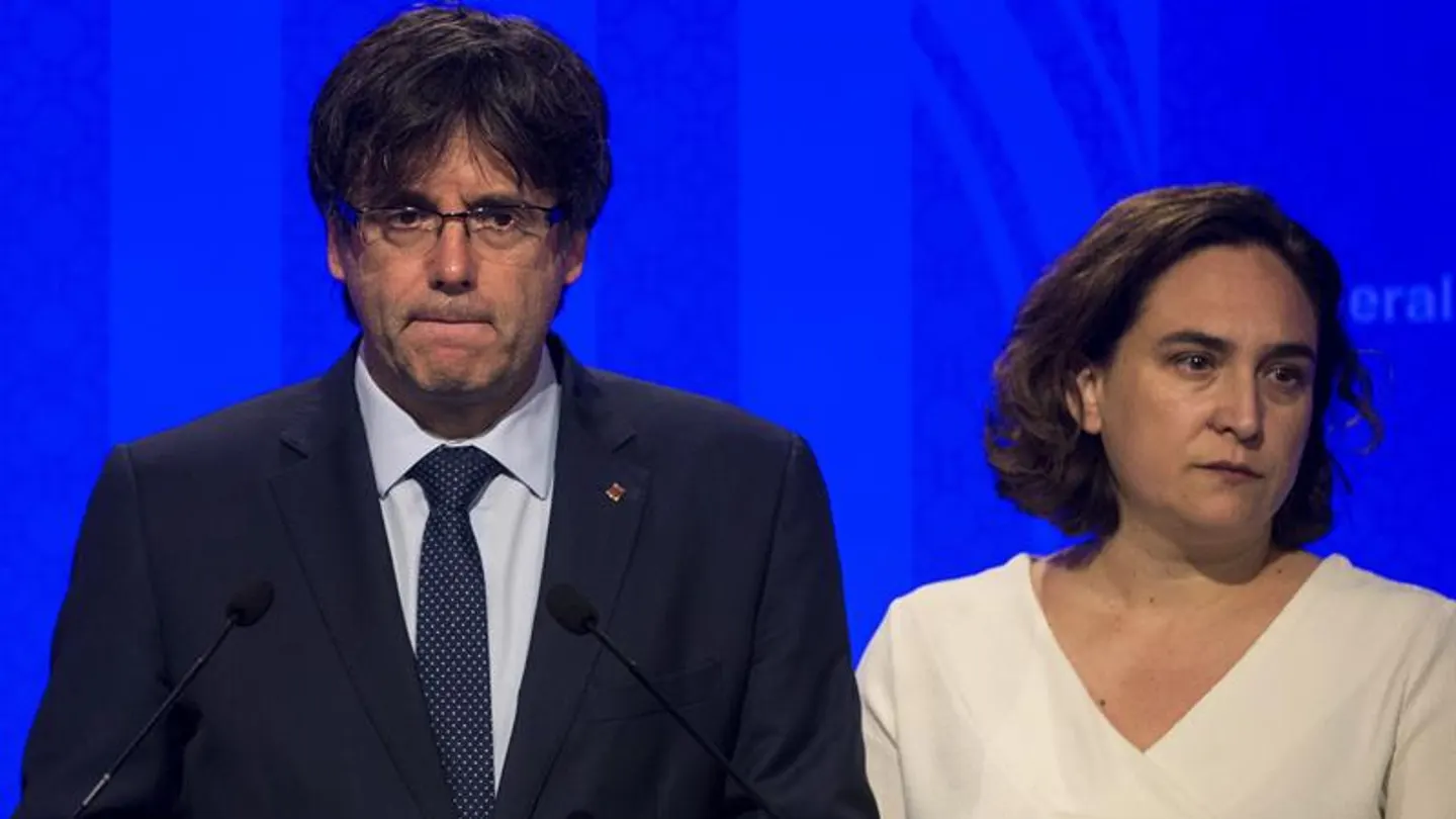 El presidente de la Generalitat Carles Puigdemont, y la alcaldesa de Barcelona, Ada Colau El presidente de la Generalitat Carles Puigdemont, y la alcaldesa de Barcelona, Ada Colau