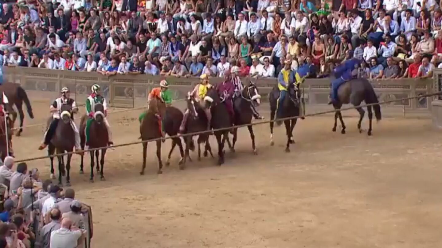 El Palio de Siena, una celebraci&oacute;n de origen medieval que lleva velocidad y fervor en la plaza del pueblo