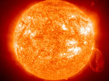 El Sol con una llamarada varias veces más grande que nuestro planeta El Sol con una llamarada varias veces más grande que nuestro planeta