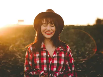 Hay diferentes tipos de sonrisas en función de lo que queremos expresar y los músculos que movemos Hay diferentes tipos de sonrisas en función de lo que queremos expresar y los músculos que movemos
