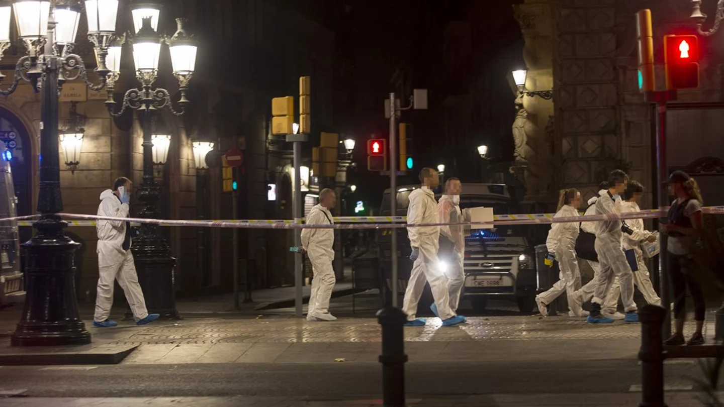 Mossos d´Esquadra de la brigada científica en Barcelona Mossos d´Esquadra de la brigada científica en Barcelona