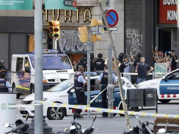 Despliegue policial en el lugar del atentado ocurrido en las Ramblas de Barcelona Despliegue policial en el lugar del atentado ocurrido en las Ramblas de Barcelona