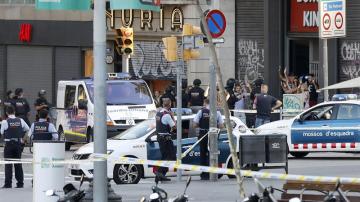 Despliegue policial en el lugar del atentado ocurrido en las Ramblas de Barcelona