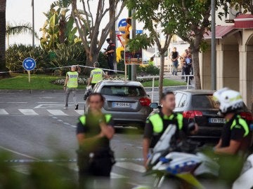 Los Mossos d'Esquadra han abatido esta noche a cuatro presuntos terroristas en Cambrils (Tarragona) Los Mossos d'Esquadra han abatido esta noche a cuatro presuntos terroristas en Cambrils (Tarragona)
