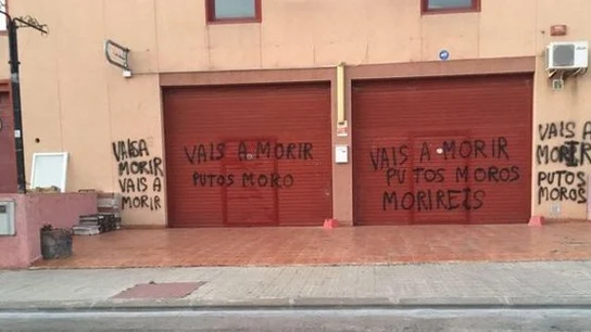 Pintadas xenófobas en Tarragona tras los atentados de Barcelona y Cambrils Pintadas xenófobas en Tarragona tras los atentados de Barcelona y Cambrils
