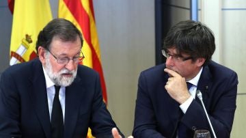 Mariano Rajoy y Carles Puigdemont, en su reunión tras los atentados de Catalunya