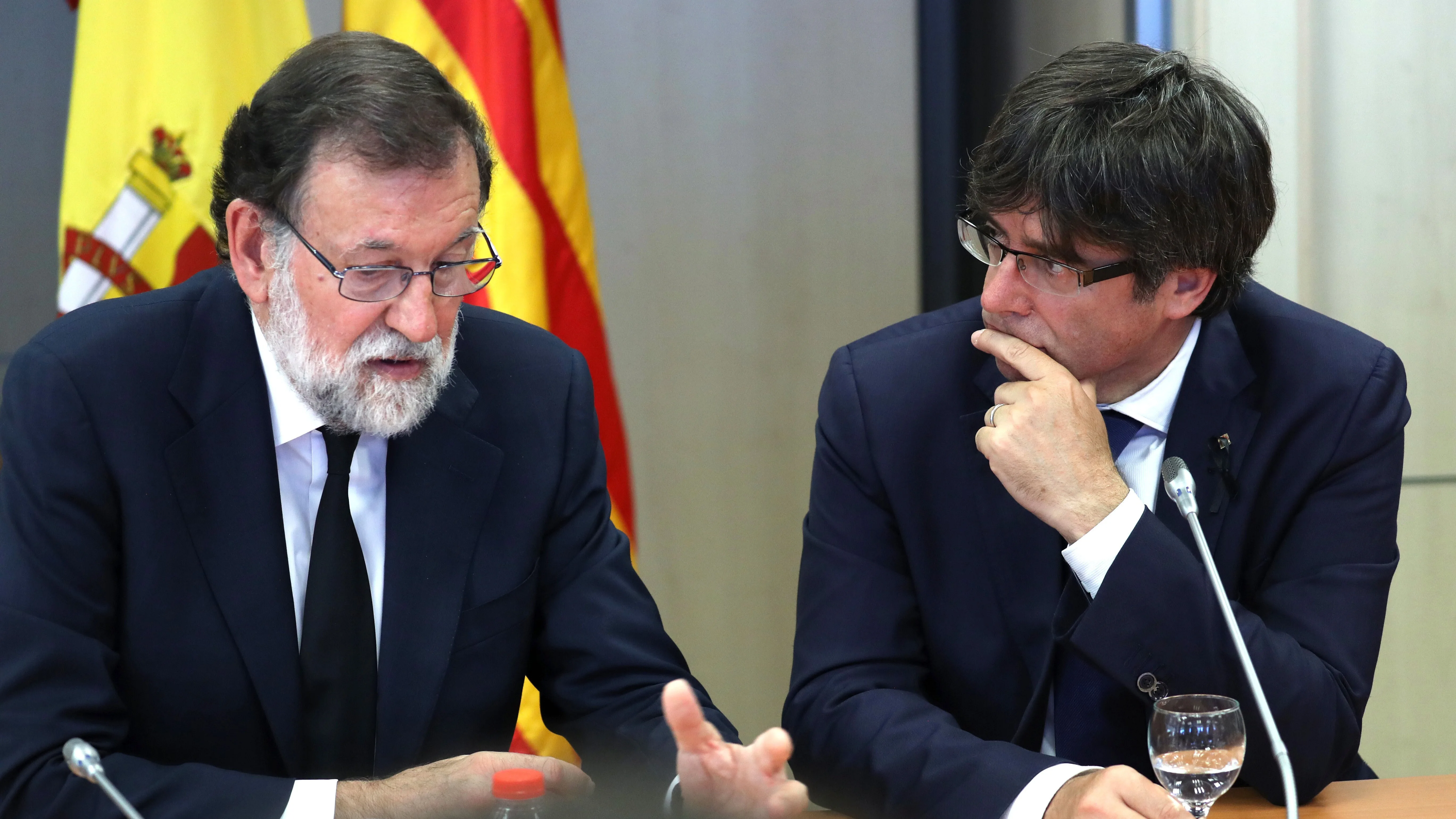 Mariano Rajoy y Carles Puigdemont, en su reunión tras los atentados de Catalunya