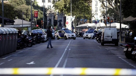 Control policial en Barcelona tras el atentado Control policial en Barcelona tras el atentado