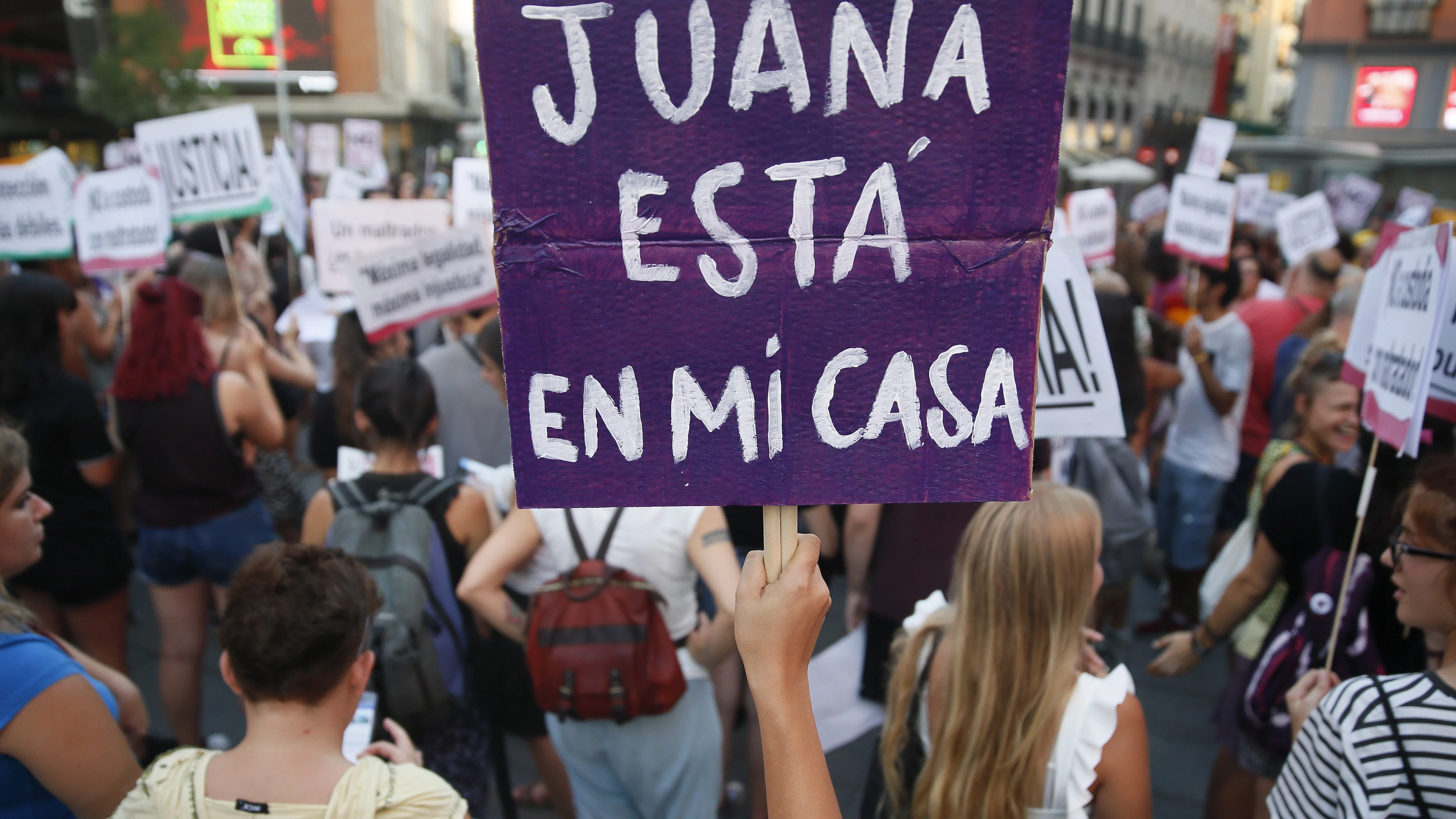 Concentración en la Plaza del Callao de Madrid bajo el lema "Todas somos Juana"