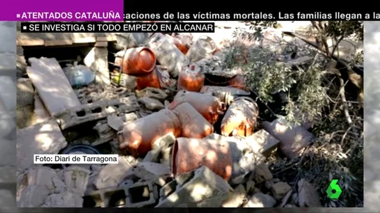 Bombonas de butano entre los escombros de la casa de Alcanar Bombonas de butano entre los escombros de la casa de Alcanar