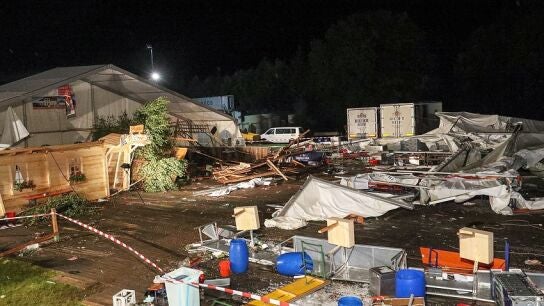 Una tormenta derriba una carpa en una fiesta y provoca dos muertos y 50 heridos 