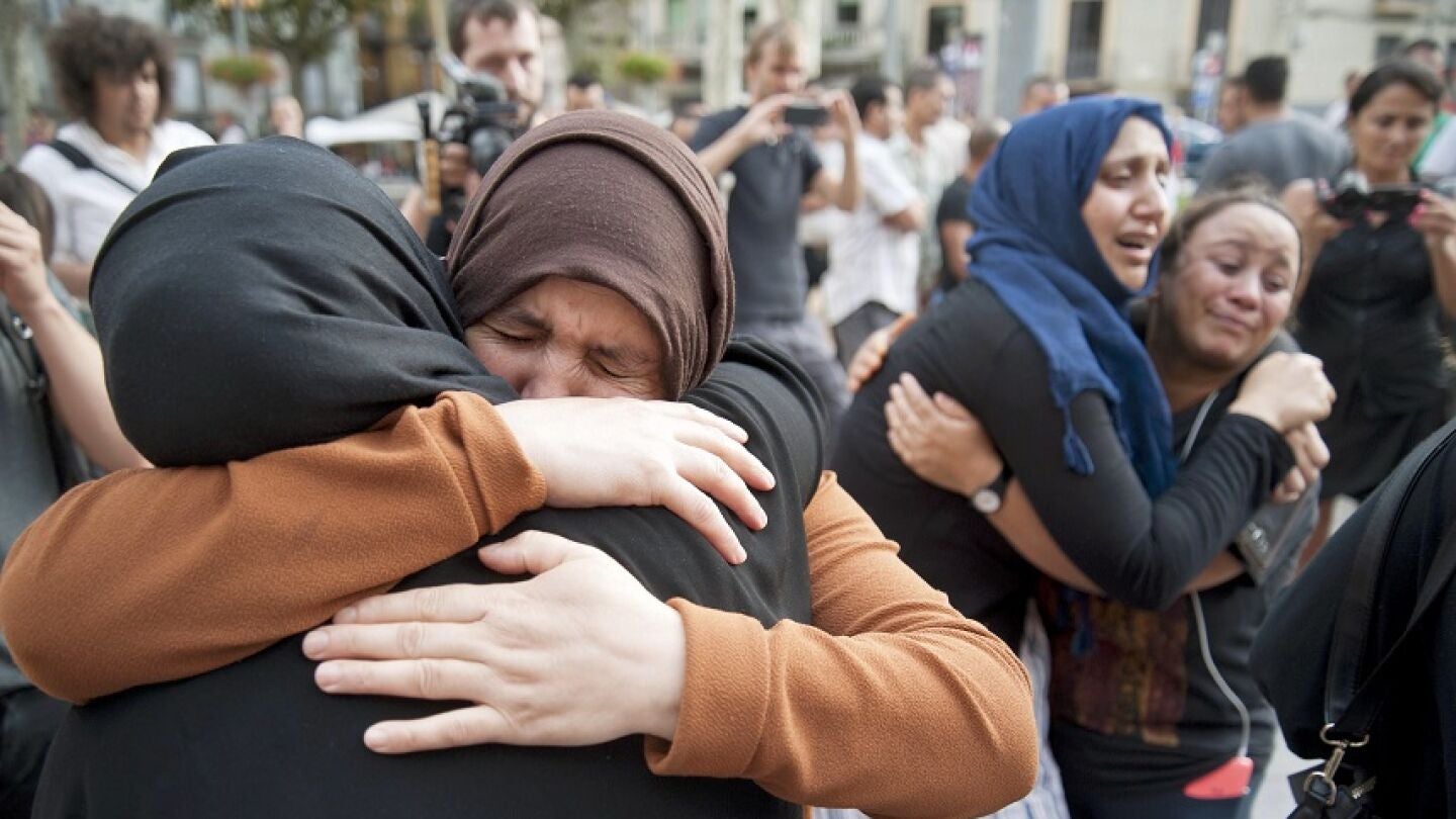 La madre de Younes Aboyaaqoub pide que su hijo se entregue a la polic&iacute;a y "vaya a prisi&oacute;n"