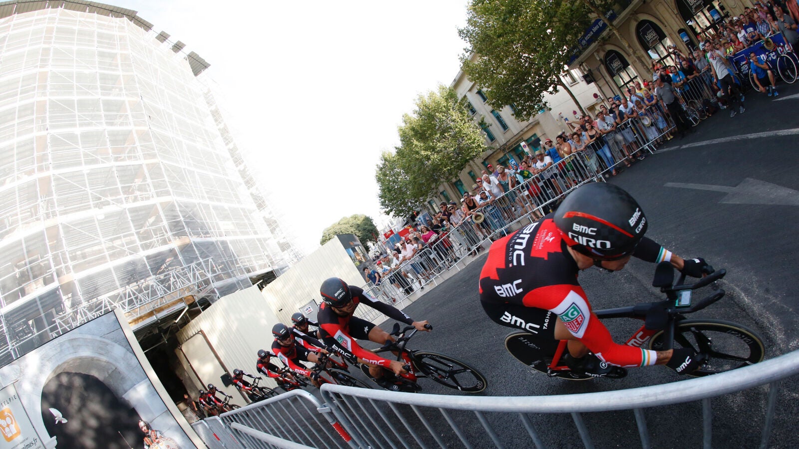 El equipo BMC, durante la crono por equipos de la primera etapa de la Vuelta a Espa&ntilde;a